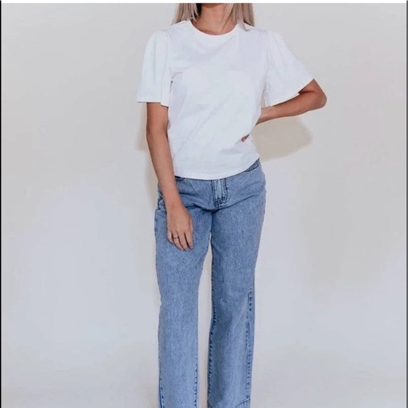 Kittenish Basic B white T size M. NWOT - Picture 2 of 4